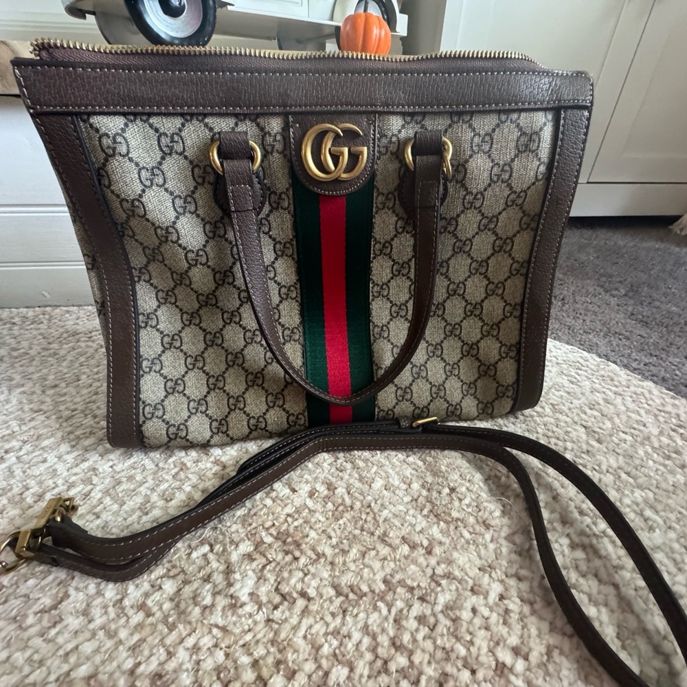 Replica beautiful GUCCI bag…..  brand new, never used